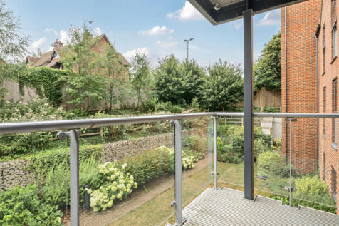 1331962-9-688b471...