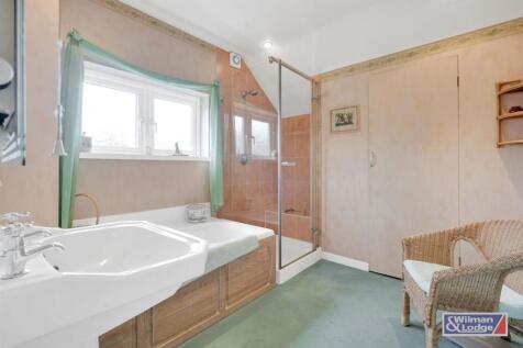 Four Bed Detached House in Glusburn17.jpeg