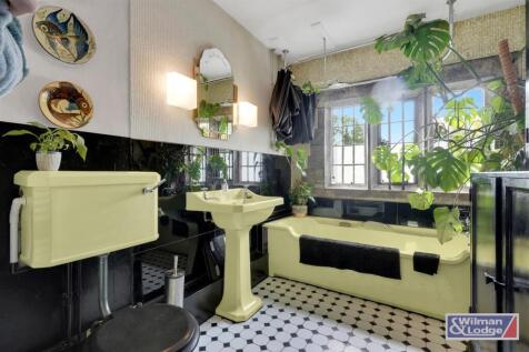 Period Property - Four Bed with Formal Gardens (8)