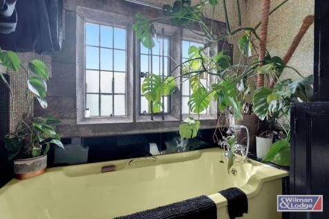 Period Property - Four Bed with Formal Gardens (9)