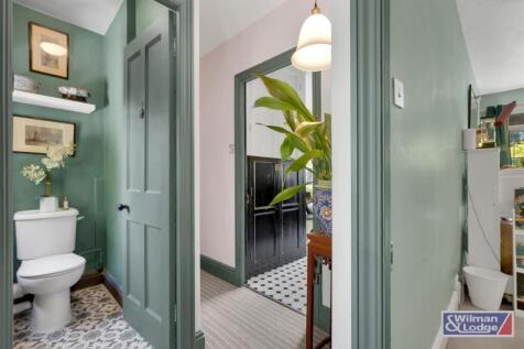 Period Property - Four Bed with Formal Gardens (17