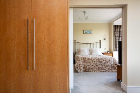 Dressing room to bed