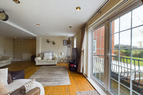 Lounge/Sitting Room