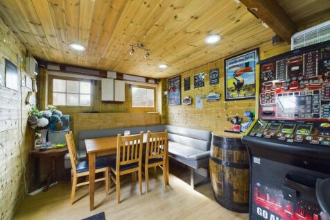 Garage/Bar
