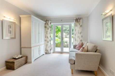 8605524-interior10.jpg
