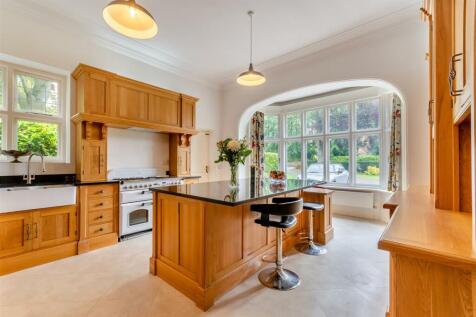 8599546-interior34.jpg