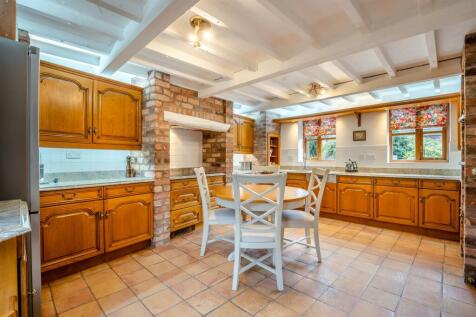 Kitchen (2).jpg