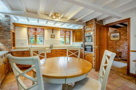 Kitchen (1).jpg