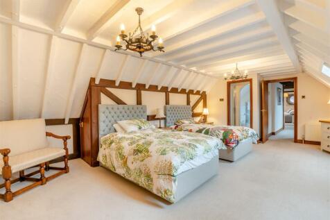 Bedroom One (3).jpg