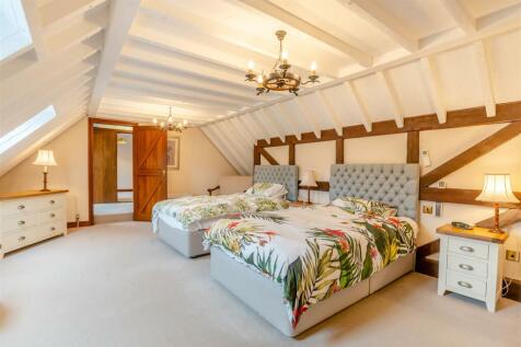 Bedroom One (4).jpg