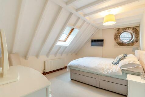 Bedroom 2 (4).jpg