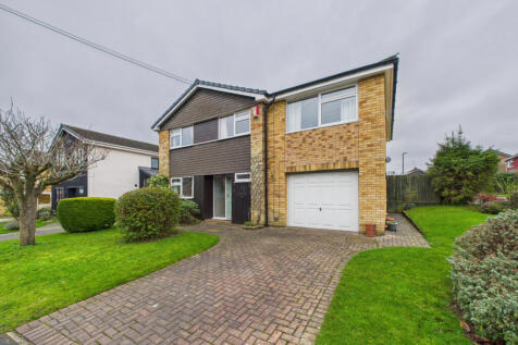 Four bedroom detached house - For sale by auction