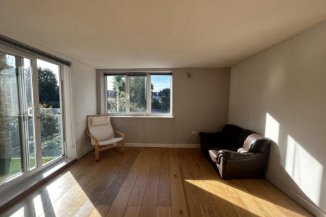 2 bedroom flat in SW18