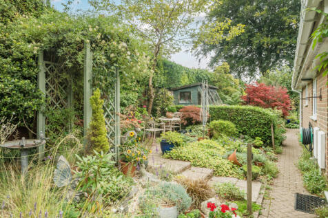 1333507-4-6894dee...