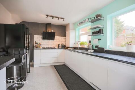 Kitchen2.jpg