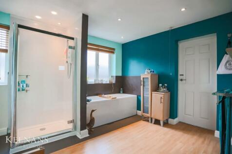 Bathroom3.jpg