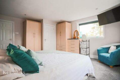 Master Bedroom2.jpg