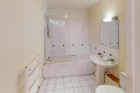 20-Royal-Victoria-Court-Bathroom