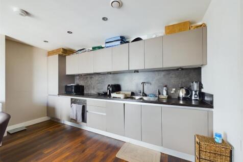 CAM01231G0-PR0057-STILL010