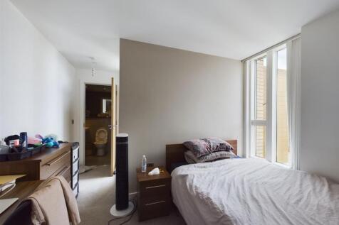 CAM01231G0-PR0057-STILL007