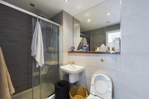 CAM01231G0-PR0057-STILL008