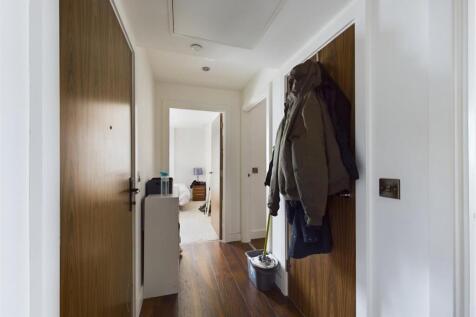 CAM01231G0-PR0057-STILL005