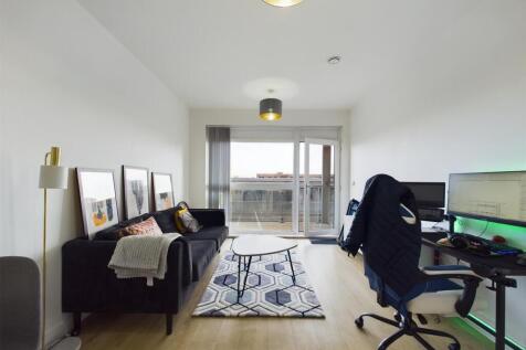 CAM01231G0-PR0046-STILL003