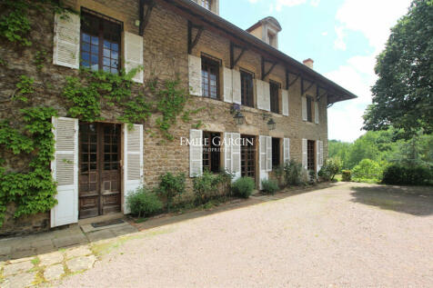 Mansion in Burgundy - Uchizy