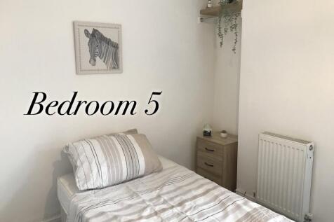 Room 5 (2)