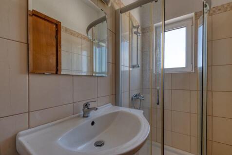 Bedroom 2 Ensuite