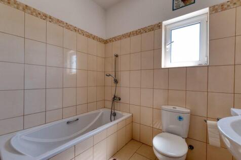 Bedroom 4 Ensuite