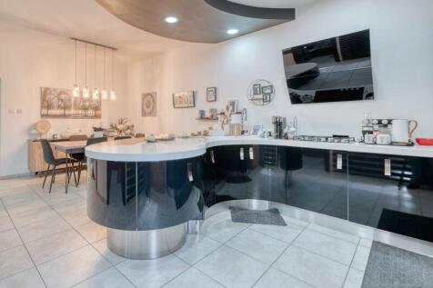 Kitchen-Dining Area