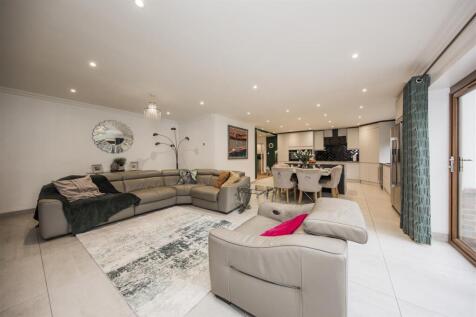 Kitchen/Dining/Family