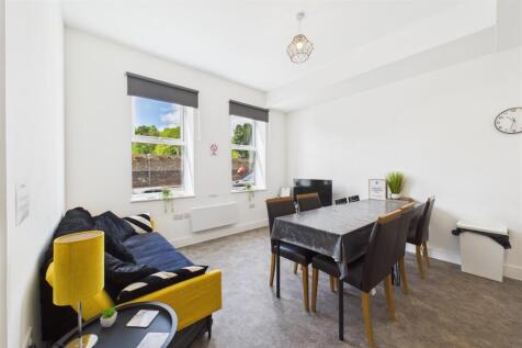 Flats 1 &amp; 2, 379 Bath Road, Arnos Vale, Bristol BS