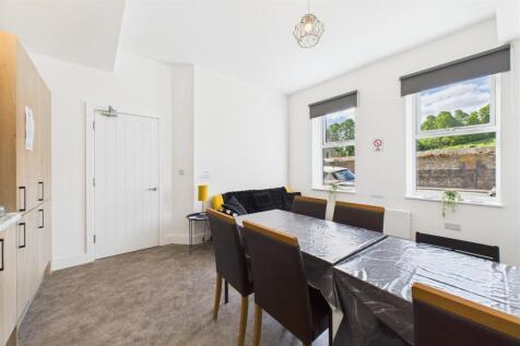 Flats 1 &amp; 2, 379 Bath Road, Arnos Vale, Bristol BS