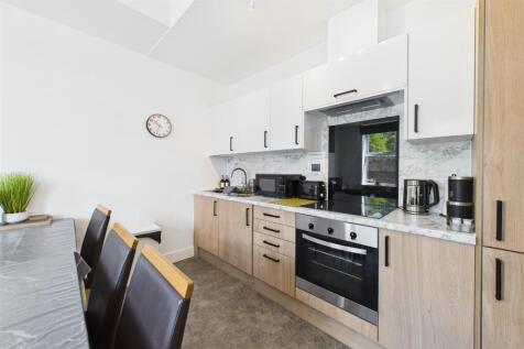 Flats 1 &amp; 2, 379 Bath Road, Arnos Vale, Bristol BS