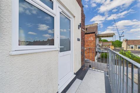 Flats 1 &amp; 2, 379 Bath Road, Arnos Vale, Bristol BS