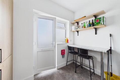 Flats 1 &amp; 2, 379 Bath Road, Arnos Vale, Bristol BS