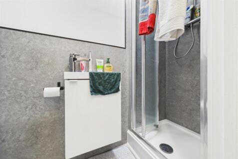 Flats 1 &amp; 2, 379 Bath Road, Arnos Vale, Bristol BS