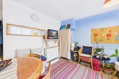 Flat 3, Balloon Court, 18 Cave Street St Pauls, Br