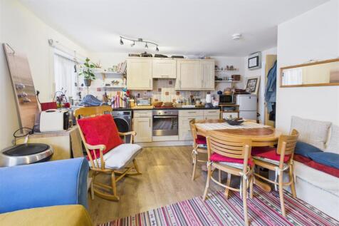 Flat 3, Balloon Court, 18 Cave Street St Pauls, Br