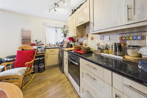 Flat 3, Balloon Court, 18 Cave Street St Pauls, Br