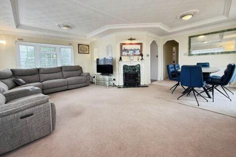 Living Room / Dining Room