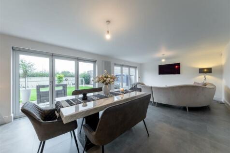 4 Moorings Close-010.jpg