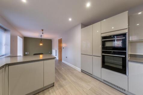 2 Bluebell Close-011.JPG