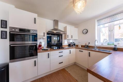 3 Tiverton Way-005.jpg