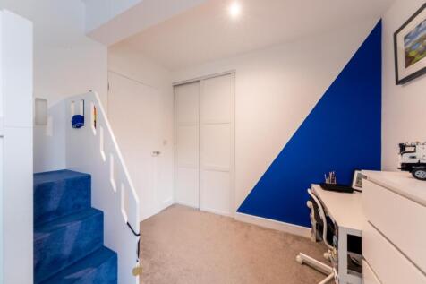 30 Thistle Close-038.jpg