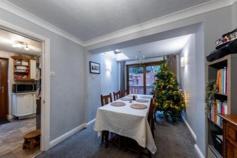 57 Oathills Drive-006.jpg