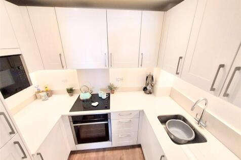 Fully Fitted Kitchen