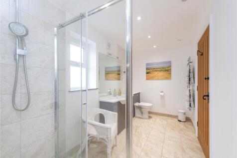 Jack &amp; Jill Bathroom